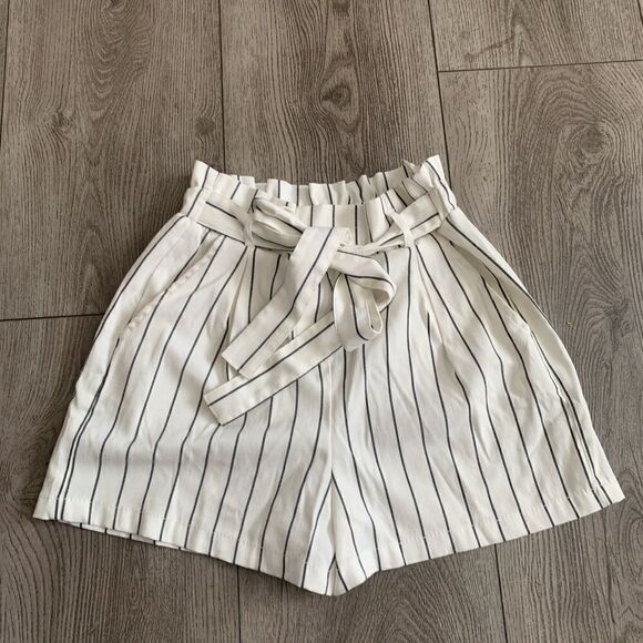 Bershka womans used shorts in good condition - Picture 1 of 4